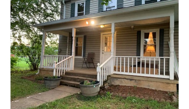 Mulberry Run Farmhouse - Steps away from family-run Farm Market!