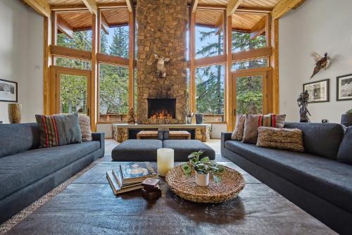 Mule Deer - Luxury Mount Hood Chalet