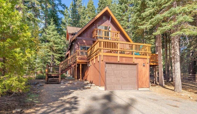 Muletail Lodge in Carnelian Bay Close to town, hiking, biking