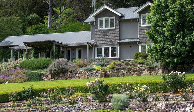 Mulgrave House - By Latitude South Coast