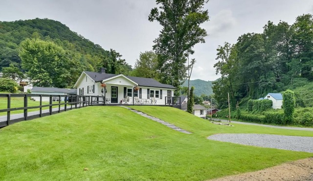 Mullens Home - Close to Hatfield-McCoy Trailhead!