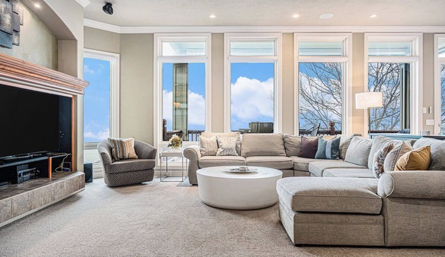 Mulligan Manor, Scenic Golf Views & Fun Amenities!