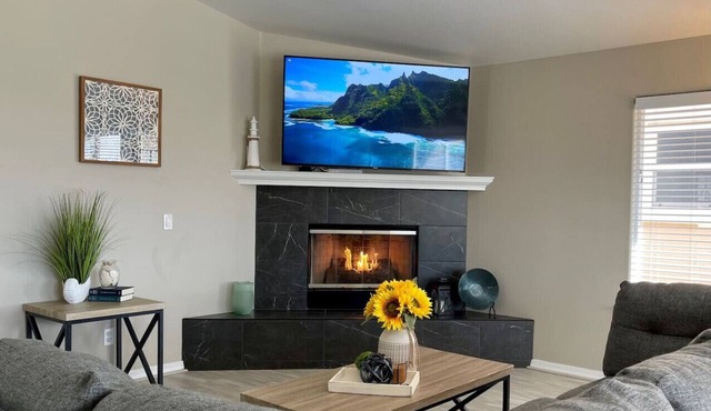 Multi Family Home 2 min walk to beach, Sleeps 13