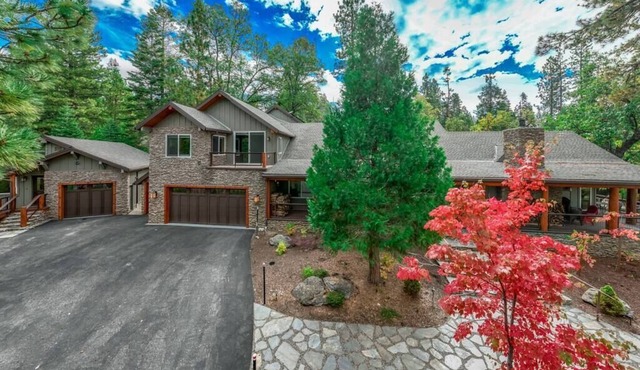 Multi-Family Lodge | Bunk Room + Private Spa, waterfall