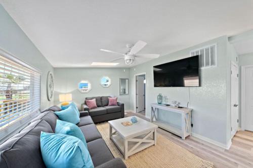 Multi-family Property with Private Pool, Large Yard and Steps From the Bay