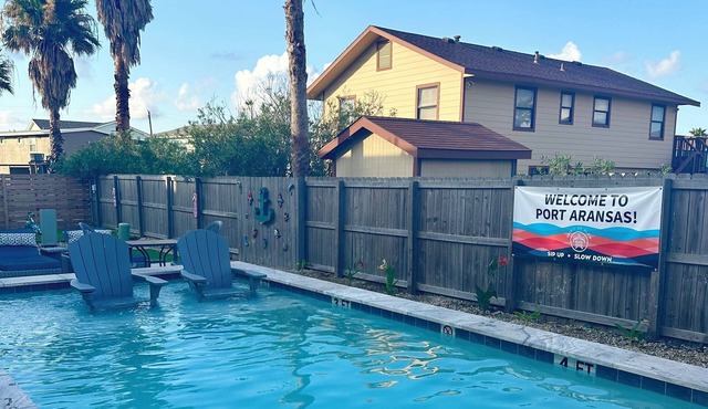 Multi-Family Unit in Town <> Pool <> Fenced Yard <> 4 bed~ 4 bath Duplex