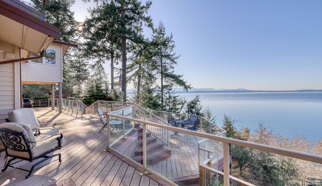 Multi-family waterfront home with amazing views, deck space & garden