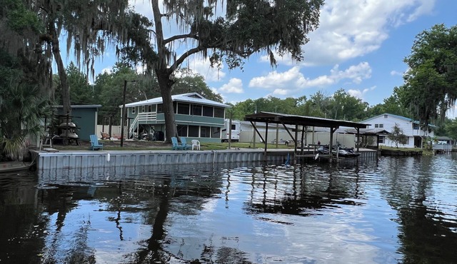 Multi Family waterfront house. Plenty of parking, close to springs.