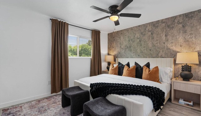 Multi Home - Up to 16 people - Balcony Access