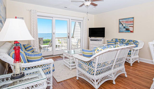 Multi-Level, Oceanfront Condo in Pine Knoll Shores w/Free WiFi, Shared Pool