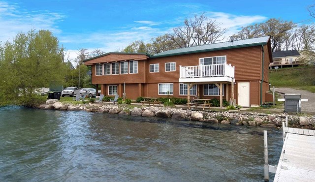 Multi-unit with lake access and stunning views