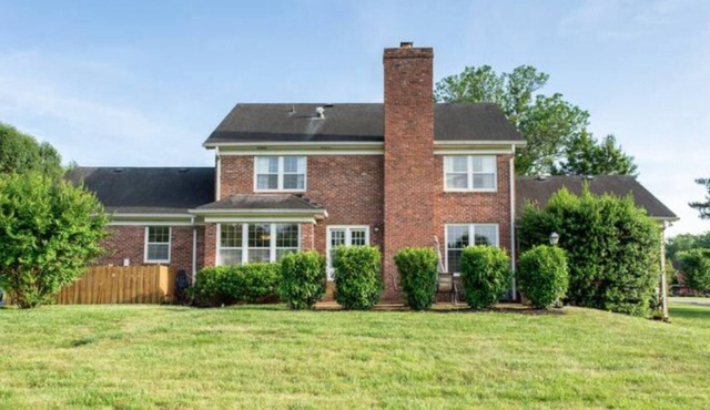 Multiple King beds, 25 mins near downtown.