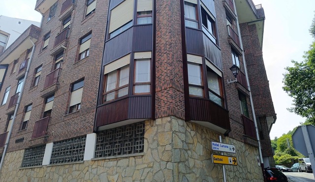MUNDAKA IPAR ETXEA The heart of Urdaibai, Family apartment.