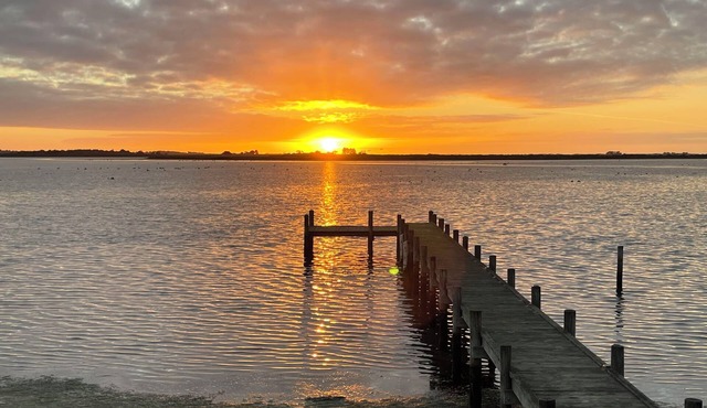 Mundoo Sunrise, Absolute waterfront