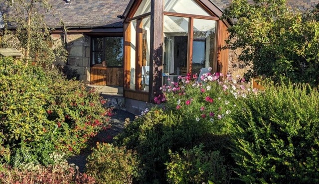 Mungo s Well cottage. Log burner. Conservatory On 1 level. 3 miles from Kelso