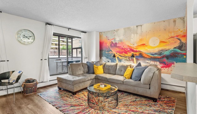 Mural Oasis w Sunroom, Parking, near Stampede