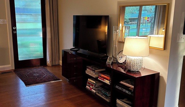 Murfreesboro Mid-Century Modern with AC, WiFi
