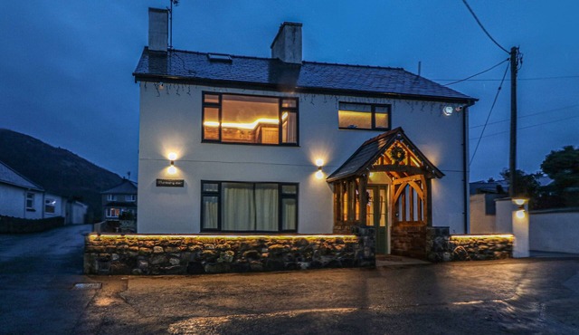 MURMUR Y MOR, family friendly, luxury holiday cottage in Nefyn