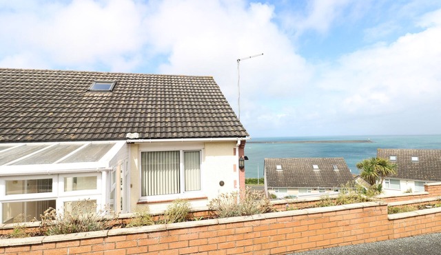 MURMUR Y MOR, pet friendly, country holiday cottage in Fishguard