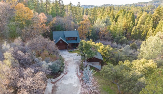 Murph Lodge- 4BR w/AC, Hot Tub, Billiards, Ping Pong and More!