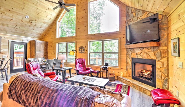 Murphy Mtn Retreat: Wraparound Deck & Hot Tub