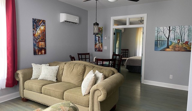 Murphy’s Place 2-bedroom apartment near hiking skiing wineries and breweries.