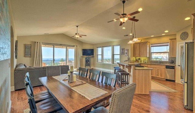 Murphys Retreat with Canyon Views and Game Room