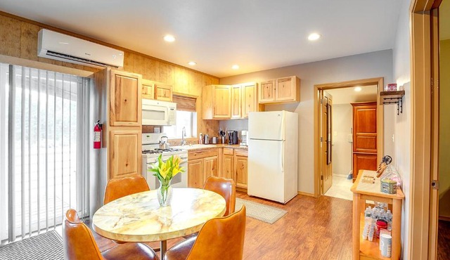 Murphysboro Retreat with Deck Near Kinkaid Lake!