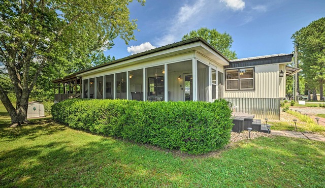 Murray Getaway w/Deck: Near Fishing & Boating!