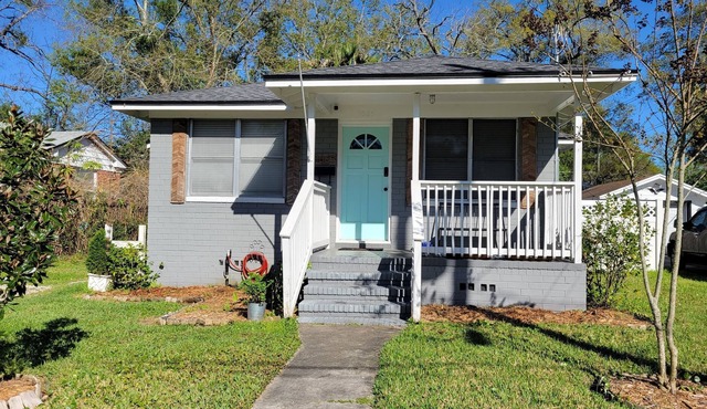 Murray Hill 1940s bungalow- walking distance to the strip