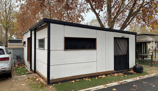 Murray River Escape – Family Cabin with Pool, Waterpark & Boat Access