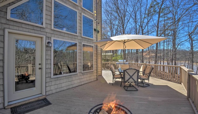 Murrayville Lakefront Cabin w/Boat Slip & Grill!