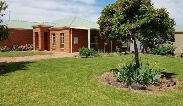 Murtoa Farm-View Guest House - Family friendly home, with Free Wi-Fi & Netflix
