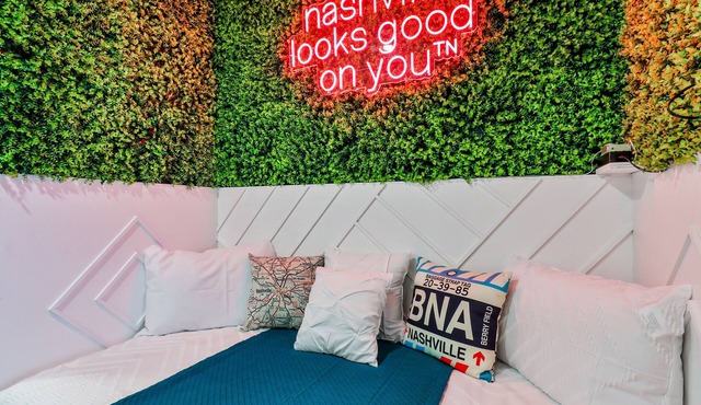 Muse Centrally located Nashville home near hot spots with elevator & central AC