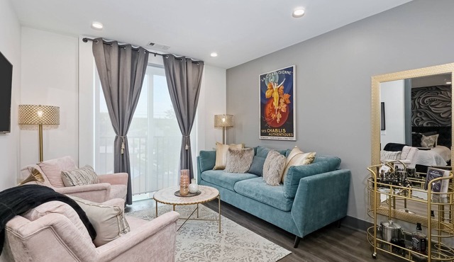 Muse | Classy downtown condo with AC, rooftop lounge & fitness room