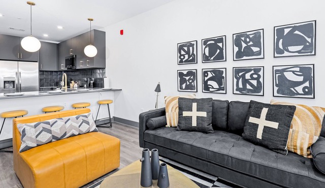 Muse | Contemporary 5th-floor condo with fast WiFi, gym & great location