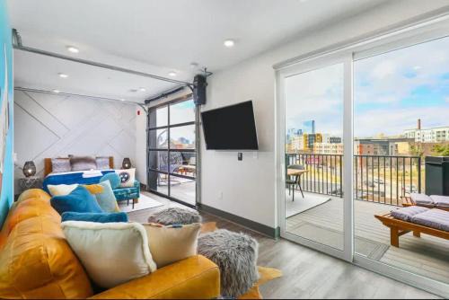 Muse- Morgan Wallen Speakeasy and Giant Balcony