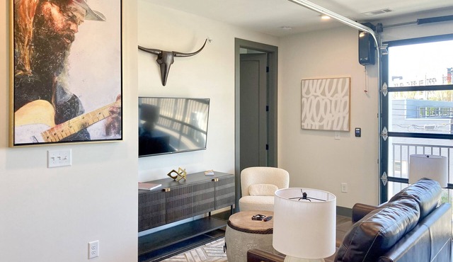 Muse | Sleek & stylish condo with central AC, full kitchen & fitness room