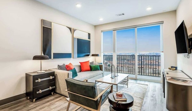 Muse - Stylish & contemporary 5th floor condo in downtown w/WiFi, balcony