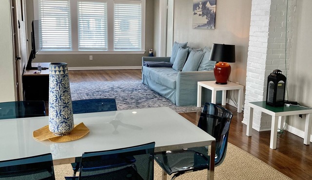 Museum District - 3Br/2Ba Sunny apartment with King Bed