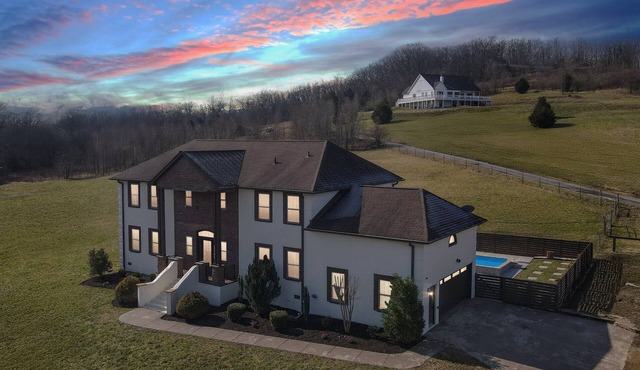 Music City Manor: A Grand Ole Getaway