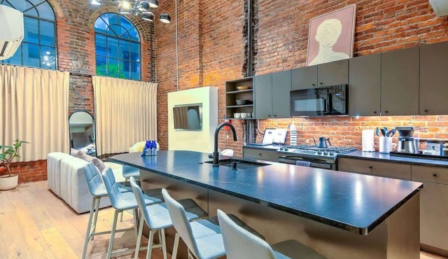 Music City Retreat, 2BR Historic Home - Walk to DT