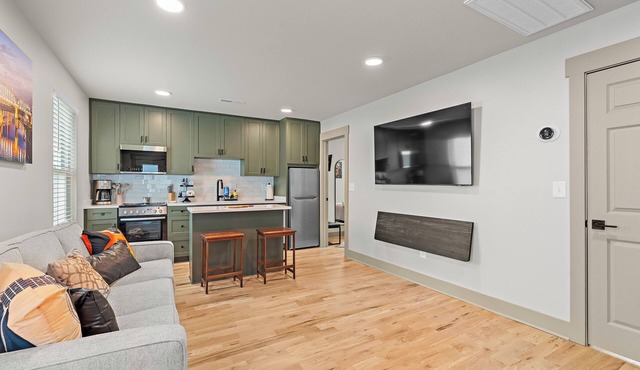 Music City Retreat Free Parking + Broadway