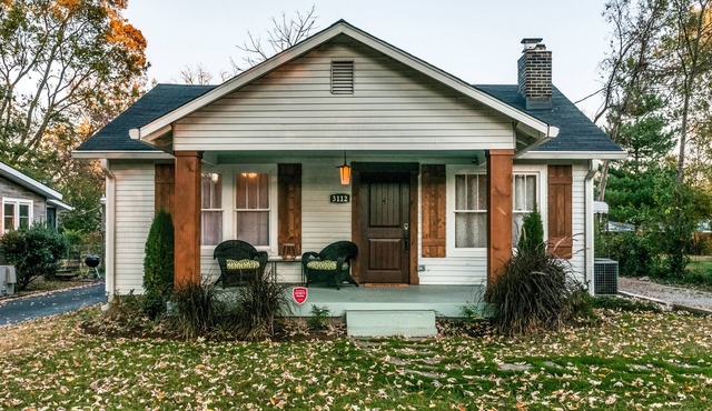 Music City Roost~Nashville Style~ 10 min from Downtown & Music Row!~