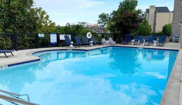 Music City Style! Downtown Broadway Honky Tonks 1 mile! RENOVATION IN PROCESS!