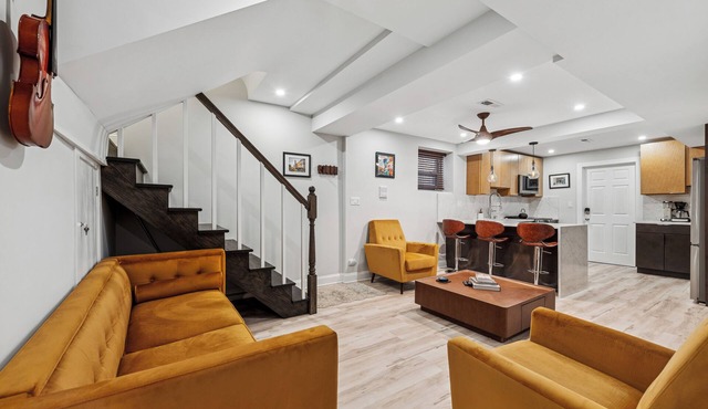 Music-Inspired 2BR Garden Flat in Historic Uptown Near Legendary Music Venues