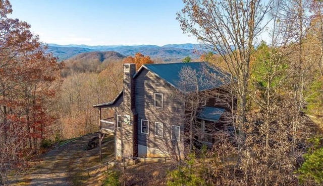 Music Mountain Cabin with Stunning Views Creative Vibes