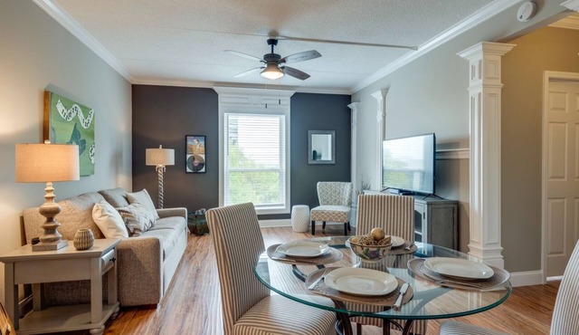 Music Row Condo in Spence Manor/Guitar Shaped Pool