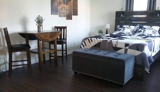 Music studio getaway, close to entertainment!