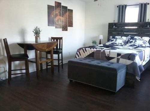 Music Studio Getaway, Close to Entertainment!
